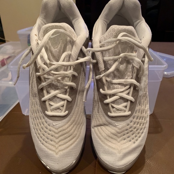 Nikes - Picture 2 of 6